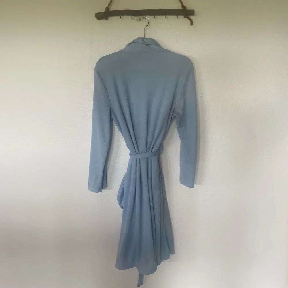 Blue robe - Picture 2 of 3